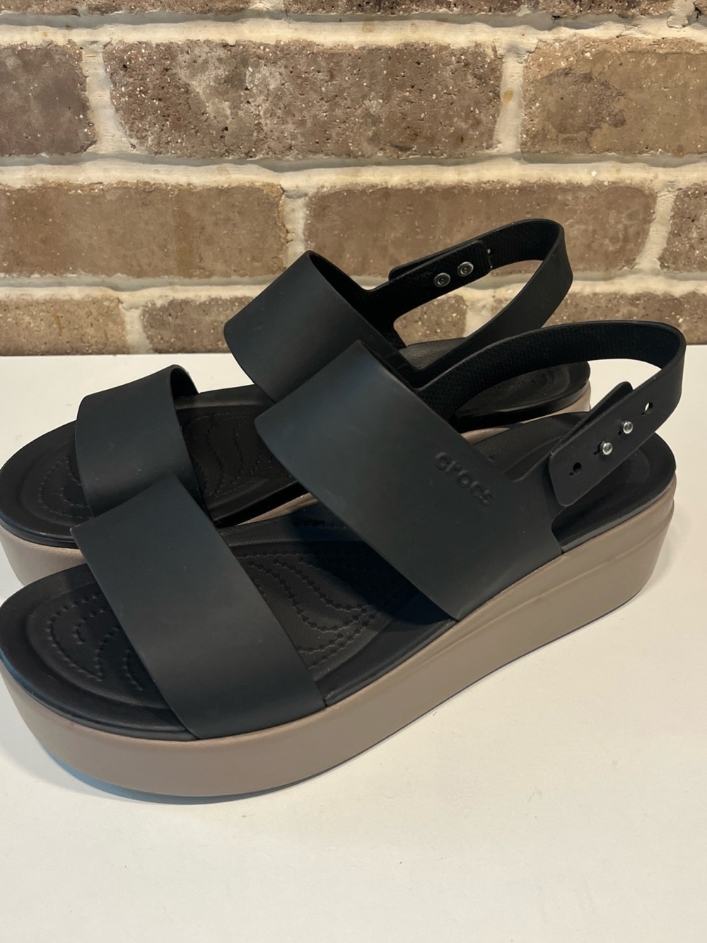 CROCS LiteRide Brooklyn Black Rubber Low Wedge Sandal Shoes Size 10